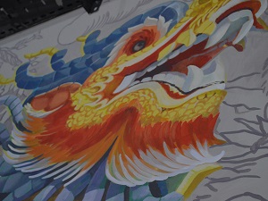 ראש דרקון – חלק של ציור קיר בחנות אומנות ארטיסט 18 ברמת החייל